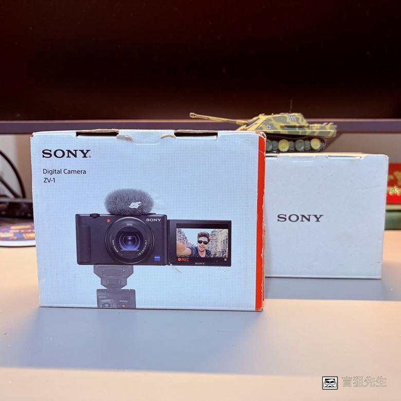【盲狙先生傳124】SONY ZV-1 & ZV-1M2 | ❤️旅人的觀景小列車❤️ 輕巧方便的旅拍\生活紀錄vLog機，只能二選一你的決定?