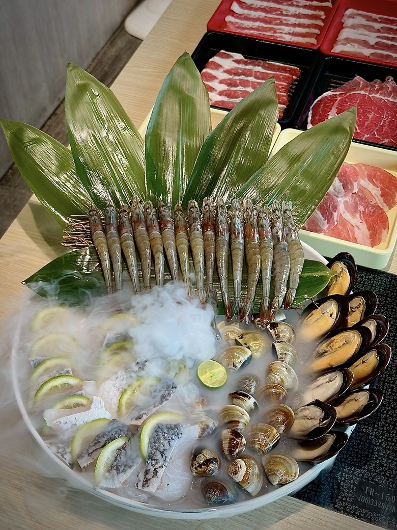 台中謝師宴聚餐火鍋選哪間?鬥牛士二鍋新時代店大桌坐得下多人,還有預定11人送1人的謝師宴活動跟壽星7折