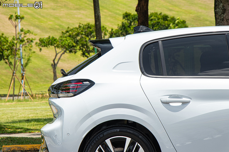 Peugeot 208 小改款試駕|不只賣浪漫情懷,更要用豐富內涵留住你的愛!