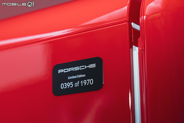 Porsche x SMEG 聯名家電登場！把 917 賽車傳奇搬進廚房，限量冰箱、咖啡機正式登台