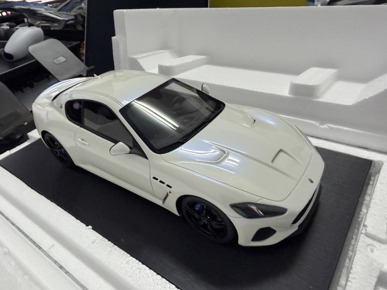 [開箱]1/18 Maserati GranTurismo