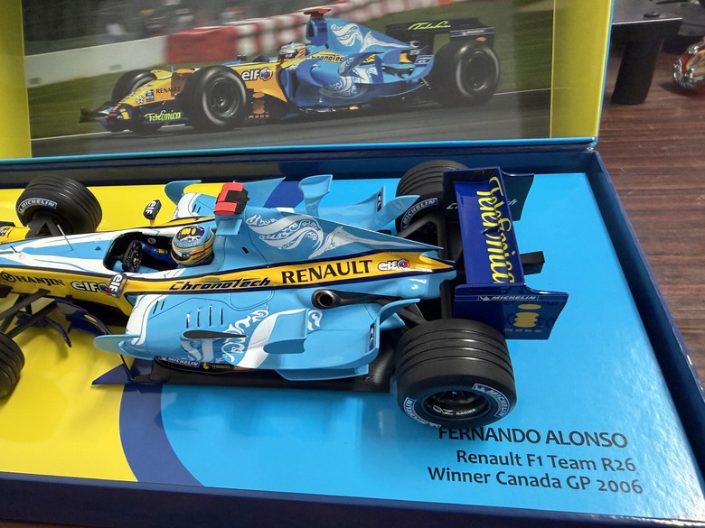 [開箱]F1 1/18 RENAULT R26 FERNANDO ALONSO 2006 CANADA GP