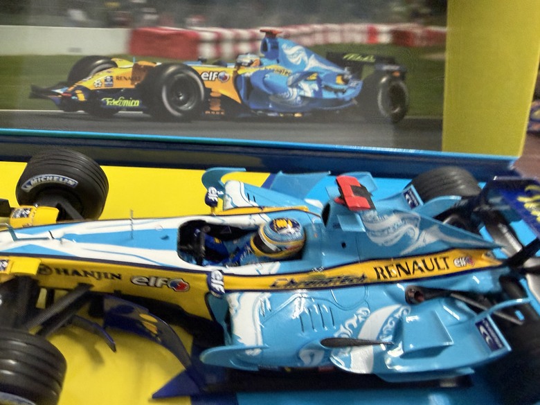 [開箱]F1 1/18 RENAULT R26 FERNANDO ALONSO 2006 CANADA GP