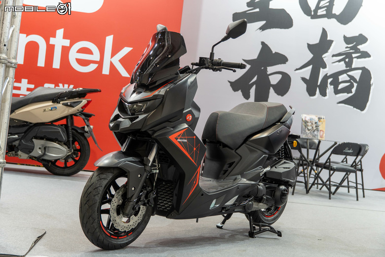 宏佳騰 Aeonmotor 全新改款 STR X 300 霸氣登場！多元商業、玩樂車款大點名