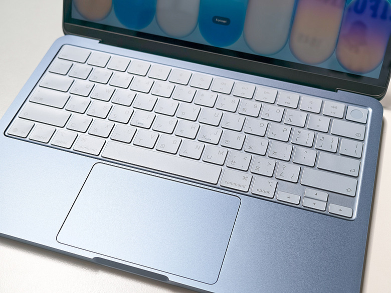【MacBook防護三法寶】河馬引力HIPPORIZZ Aero 零感鍵盤膜 ▪ Frosta 磨砂保護殼 ▪ WasserElegant 筆電內袋 -開箱評價|實際使用心得與推薦