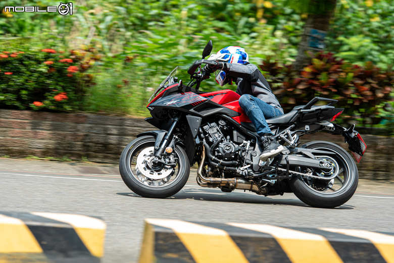 HONDA CB1000 GT 試駕｜不再做選擇，四缸、電懸、運動、舒適我全都要！