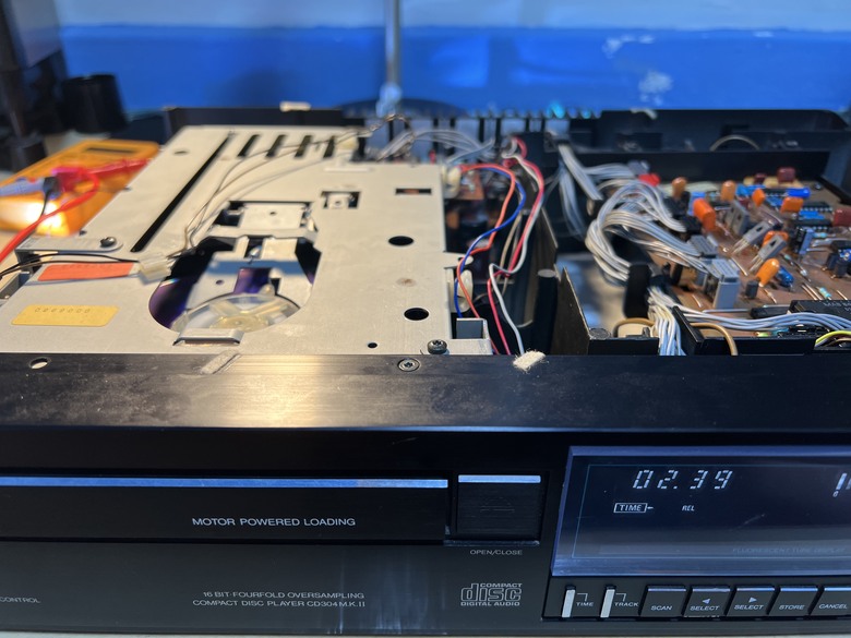 點我看大圖 Philips CD 304 MKII 維修記--YA! CD轉起來了, 但發生怪異現象