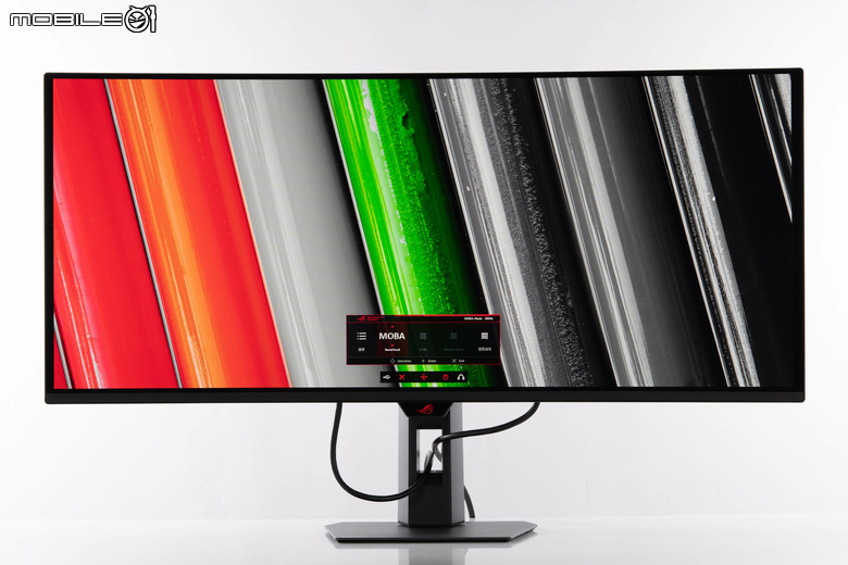 點我看大圖 ROG STRIX OLED XG34WCDMS 電競螢幕開箱實測 34 吋寬曲面與 280Hz 高更新率帶來流暢沉浸感受