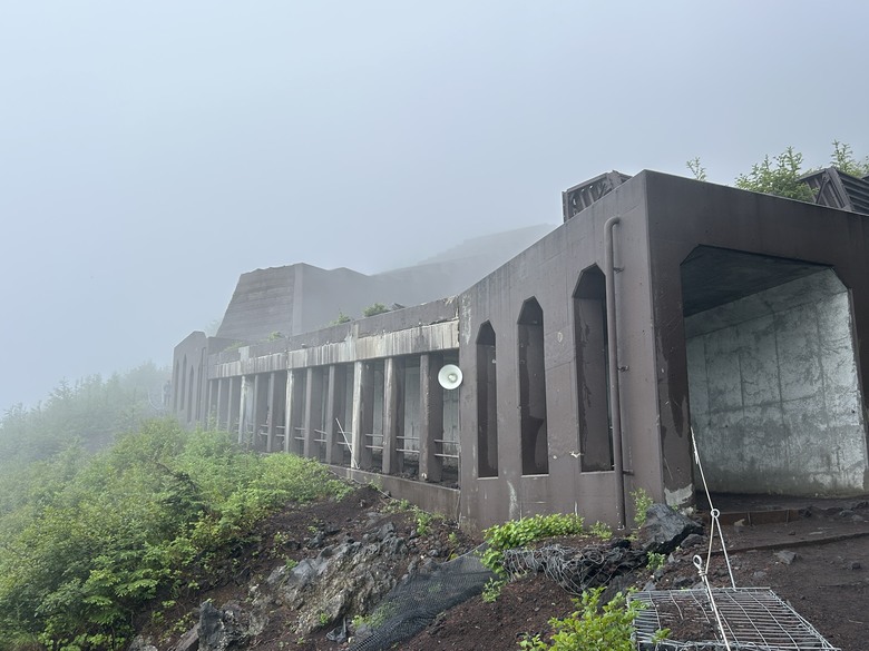 擱一擺雨中挑戰日本之顛-富士山