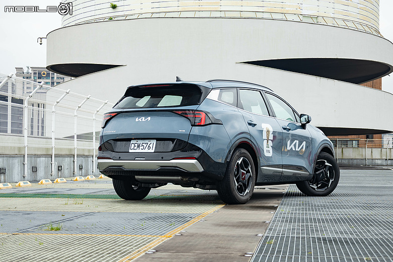 油電車的日韓對決|Toyota RAV4、Kia Sportage 雙車評測以及百公里油耗測試!