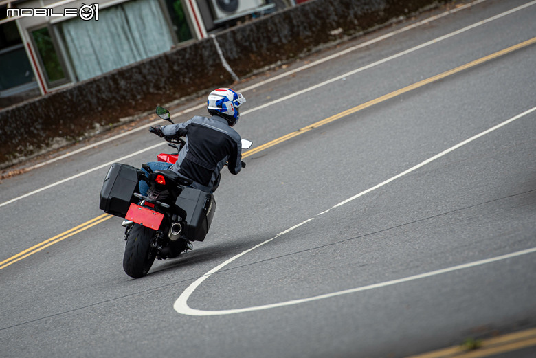 HONDA CB1000 GT 試駕｜不再做選擇，四缸、電懸、運動、舒適我全都要！
