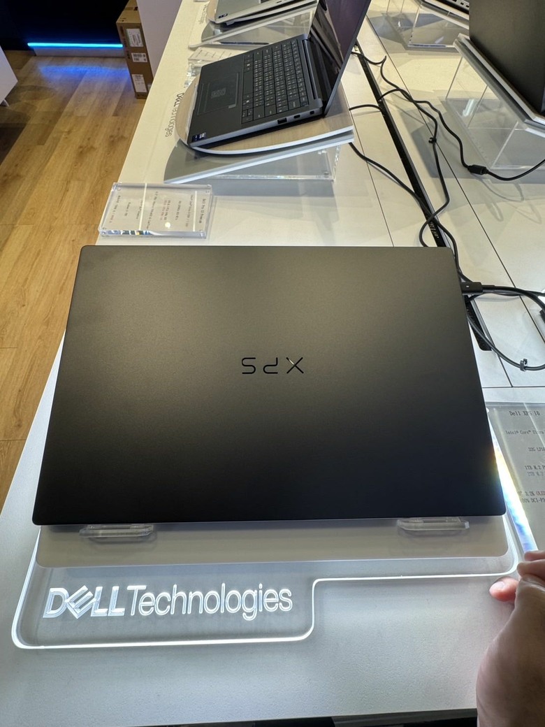 #分享 DELL XPS 16實機質感