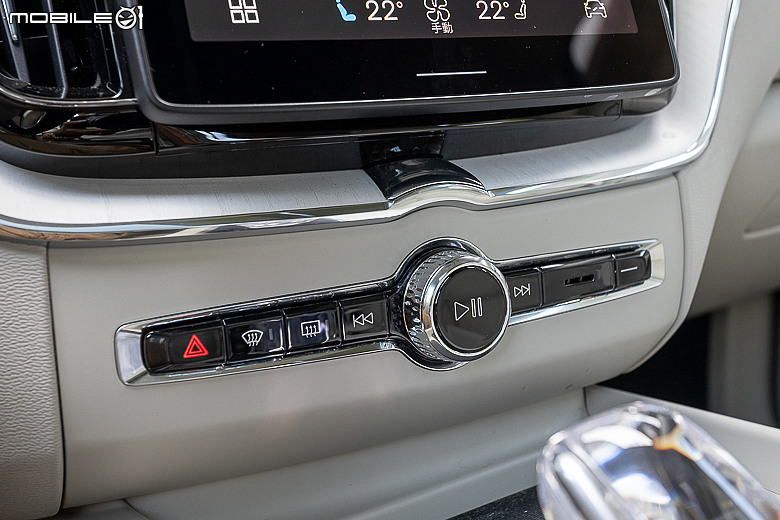 Volvo 小改款 XC60 T8 試駕|除了節能,還讓你有更優雅從容的旅程!