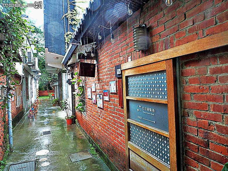 竹北新瓦屋客家文化保存區、采田福地、竹北泉州厝汾陽堂、東平問禮堂、竹北福佑宮(十三伯公)、蓮華寺、附掛美食之一浪拉麵 — 竹北一日雨中散策