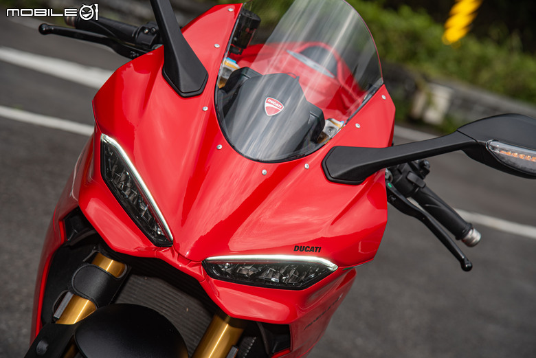 點我看大圖 DUCATI Pangale V2 S 試駕|街賽一體混血王子!超輕量級、最親民的DUCATI跑車