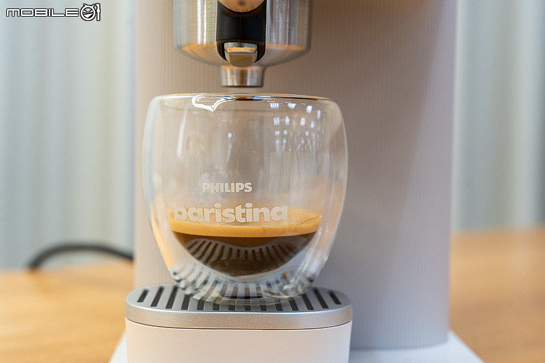 飛利浦 Philips Baristina 一滑即萃義式咖啡機開箱實測|一滑完成現磨咖啡,讓每天在家喝精品咖啡變得更簡單