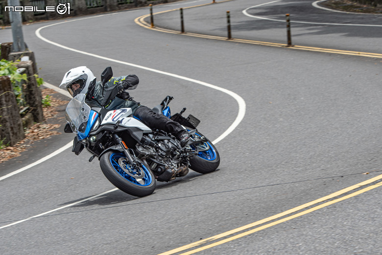 點我看大圖 2026 SUZUKI SV-7GX 試駕報告|V雙風味依然經典,熱血可以更加舒適!