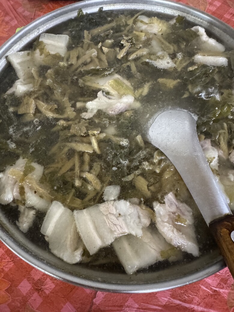 銅鑼半日遊懶人包！走進最 Chill 的綠意茶廠品茗，再爆吃超高 CP 值在地美食！