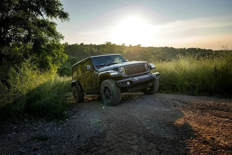 Jeep Wrangler Smoky Mountain特仕版登場 黑化越野風格致敬經典