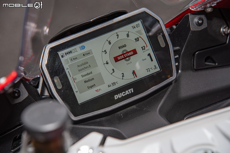 點我看大圖 DUCATI Pangale V2 S 試駕|街賽一體混血王子!超輕量級、最親民的DUCATI跑車