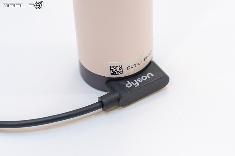 Dyson CameraJet 微鏡噴射電動牙刷登場｜牙刷也有鏡頭＋AI，還能自動噴射漱口水！高單價挑戰旗艦潔牙市場