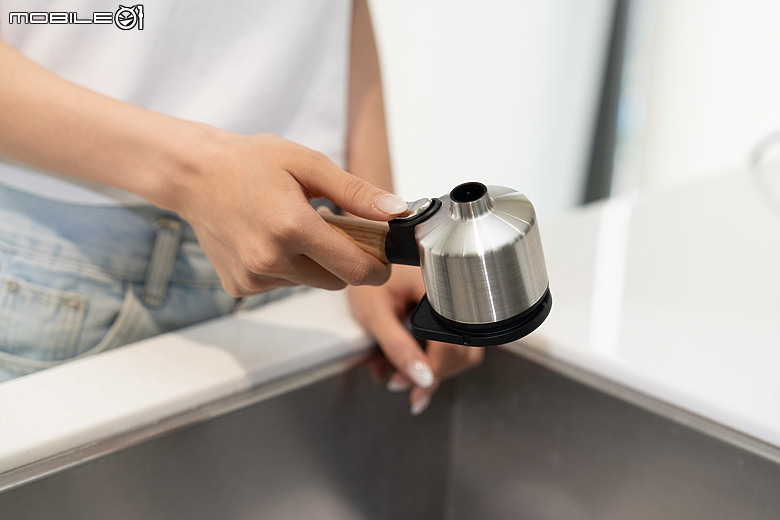 飛利浦 Philips Baristina 一滑即萃義式咖啡機開箱實測|一滑完成現磨咖啡,讓每天在家喝精品咖啡變得更簡單
