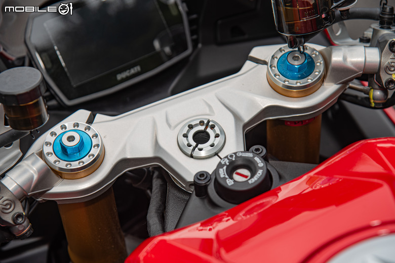 點我看大圖 DUCATI Pangale V2 S 試駕|街賽一體混血王子!超輕量級、最親民的DUCATI跑車