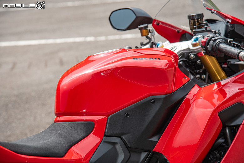 點我看大圖 DUCATI Pangale V2 S 試駕|街賽一體混血王子!超輕量級、最親民的DUCATI跑車