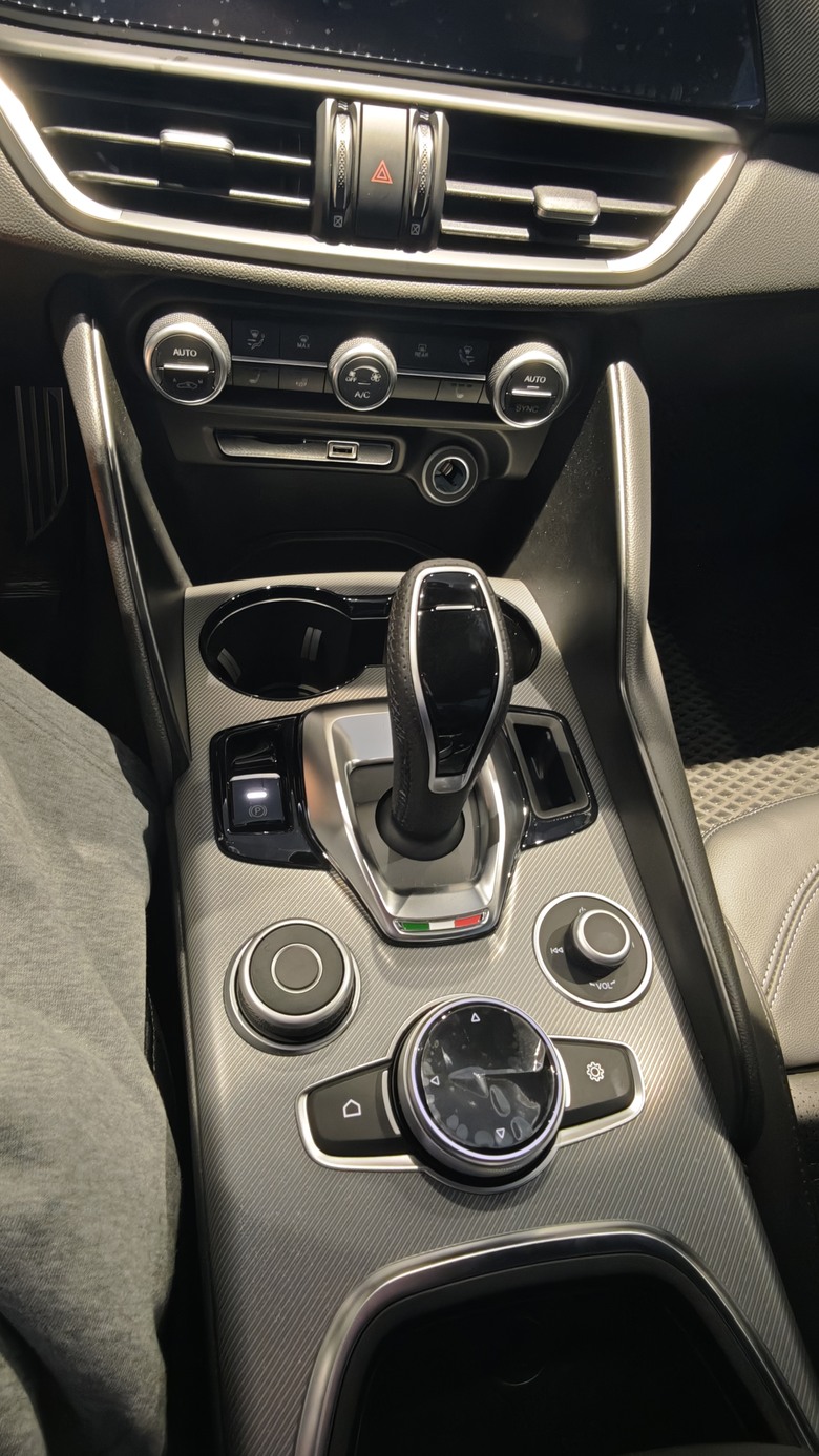 桃園荃程汽車參訪 - 依照Stellantis Brand House 全球規範打造之亞太區第二座據點
