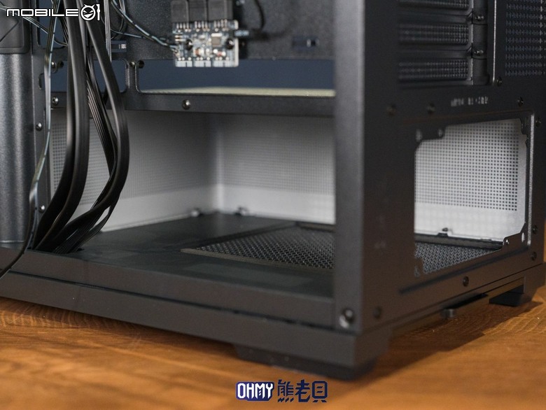 效能、價格我都要！君主 TG3海景機殼 ft. PureFlow ARGB 水冷散熱器