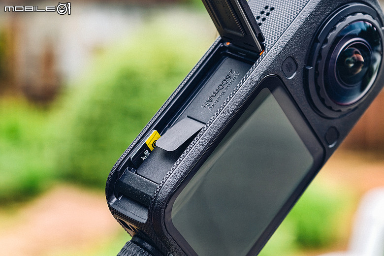 Insta360 X6 全景相機動手玩｜搭載雙 1/1.1 吋方形 CMOS、實現「一機抵三機」！