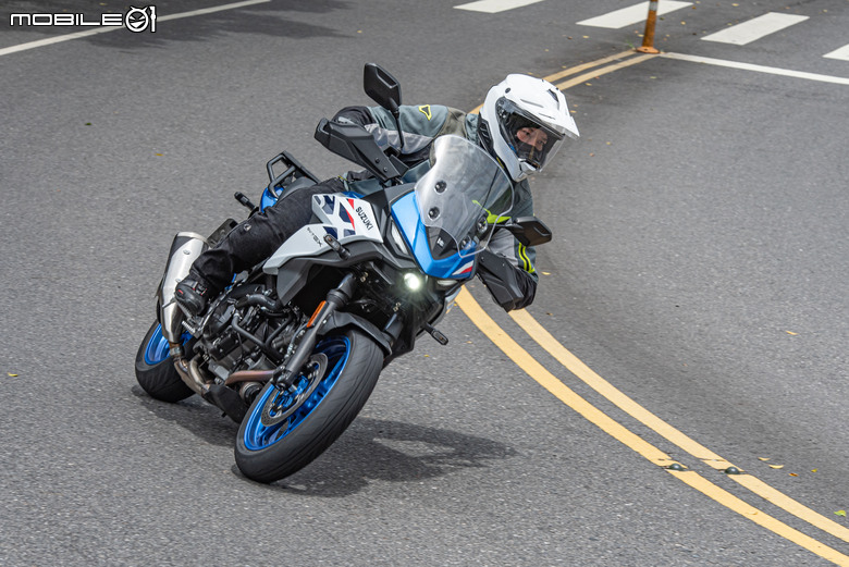 點我看大圖 2026 SUZUKI SV-7GX 試駕報告|V雙風味依然經典,熱血可以更加舒適!