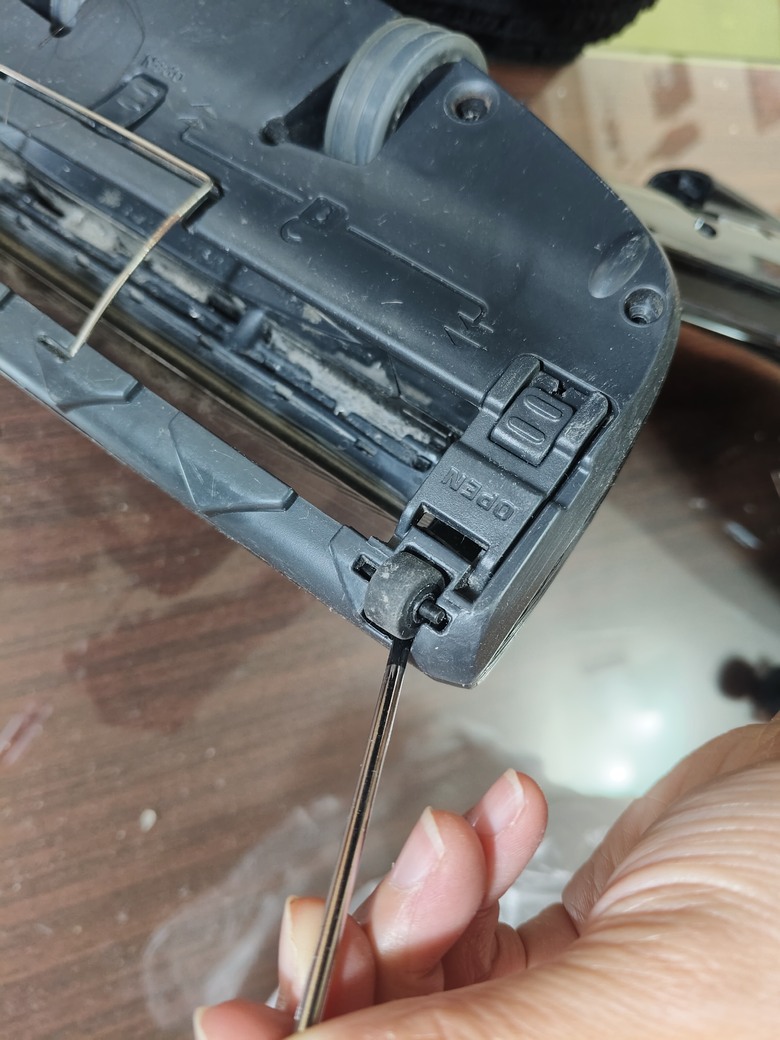 伊萊克斯electrolux吸塵器維修：開啟數秒後自動關機