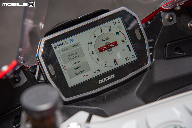 點我看大圖 DUCATI Pangale V2 S 試駕|街賽一體混血王子!超輕量級、最親民的DUCATI跑車