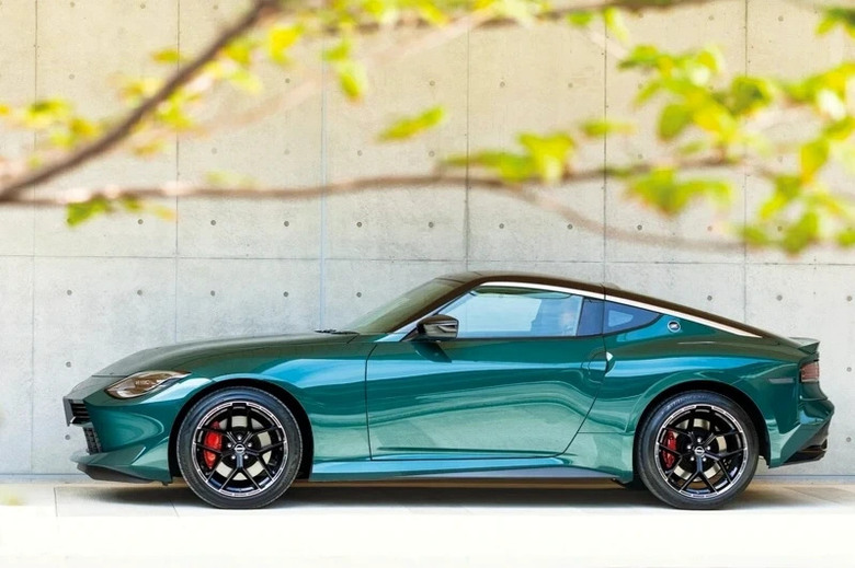 日規 Nissan Fairlady Z 小改款上市NISMO加入6速手排，GT-R煞車同步下放