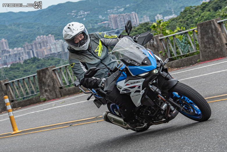 點我看大圖 2026 SUZUKI SV-7GX 試駕報告|V雙風味依然經典,熱血可以更加舒適!