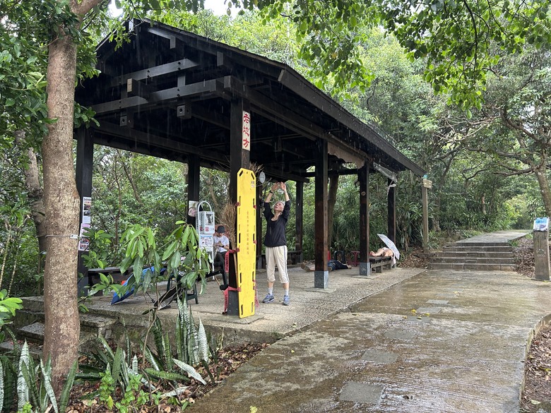 搭 捷 運 登 走 劍 潭 山 親 山 步 道
