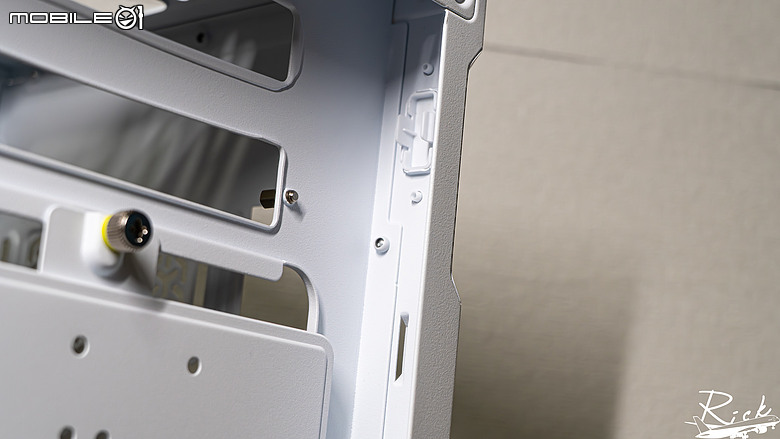 【開箱】賊船MATX海景殼 | CORSAIR 2800X RS-R ARGB WEHITE