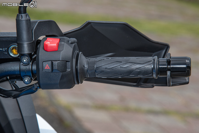 點我看大圖 2026 SUZUKI SV-7GX 試駕報告|V雙風味依然經典,熱血可以更加舒適!