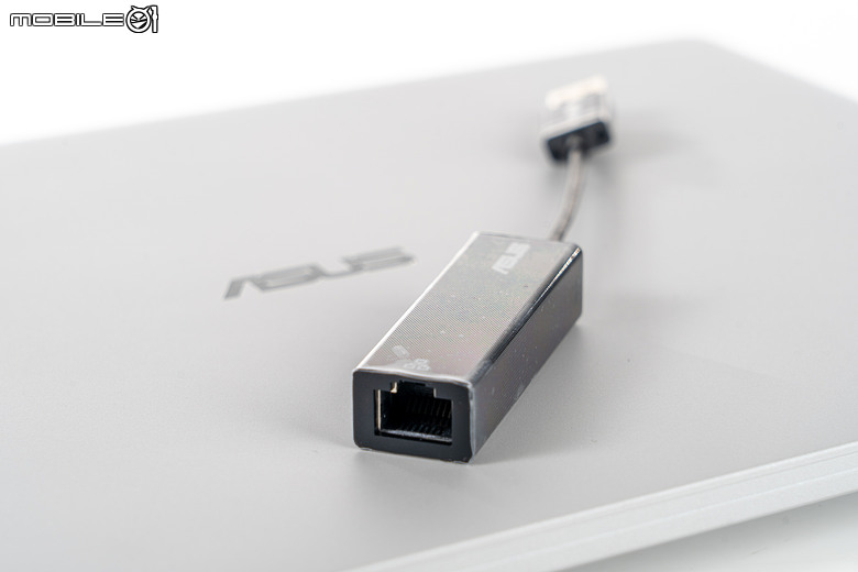 ASUS ExpertBook Ultra 體驗|首搭 3K Tandem OLED 的極輕 AI 商務旗艦!