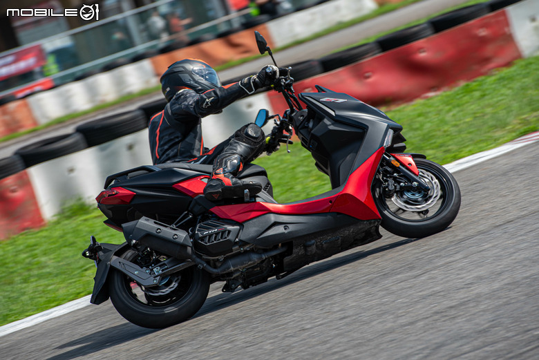 點我看大圖 KYMCO G7 試駕|電推輕量轉生,旗艦跑旅降臨