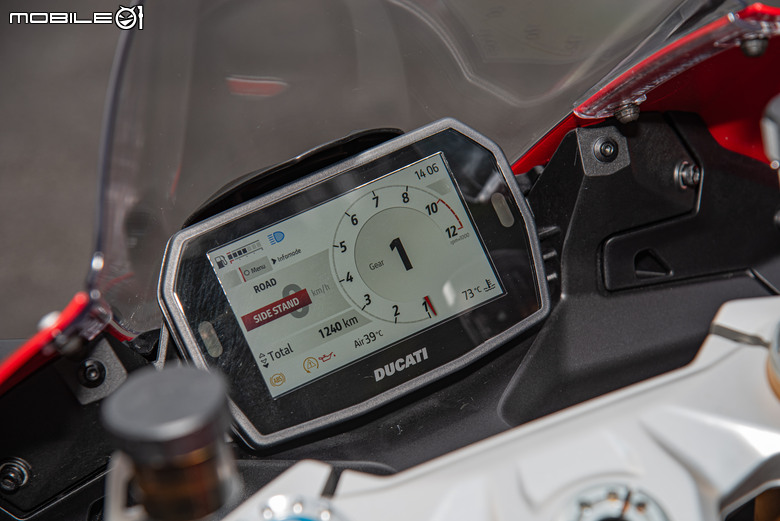 點我看大圖 DUCATI Pangale V2 S 試駕|街賽一體混血王子!超輕量級、最親民的DUCATI跑車