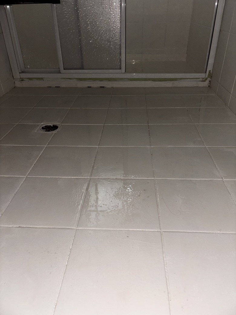 [求助]請問這樣浴室裝潢算完工嗎?