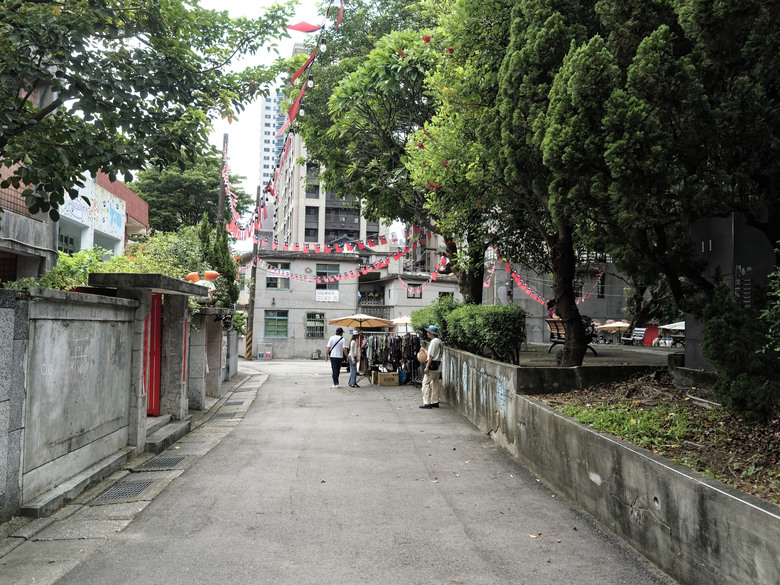點我看大圖 漫步復古眷村與貓咪時光|三重空軍一村 ✕ 戲咖啡 ✕ 美食隨拍(OM-3+TG-7+Luna Ultra)