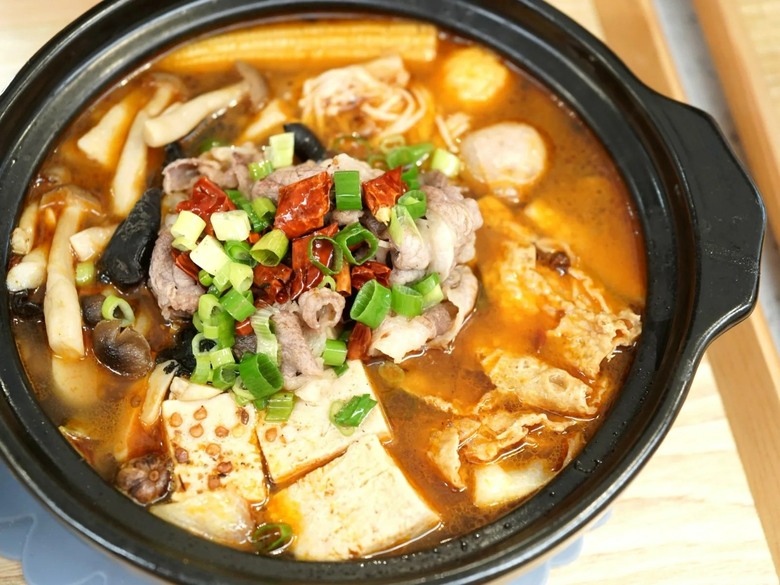 【食記】台南東區美食｜豪華海鮮粥、金沙蝦仁湯加購土魠魚、日式炸豬排咖哩飯、麻辣水煮煲，均消200多、份量誠意足