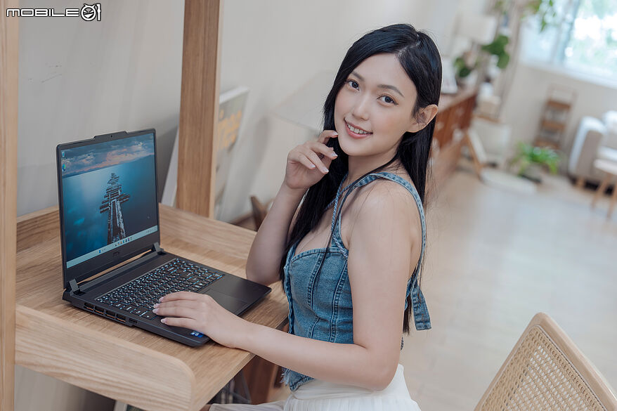 MSI Cyborg 15 Max 測試報告|融入 Cyberpunk 風格的入門電競筆電