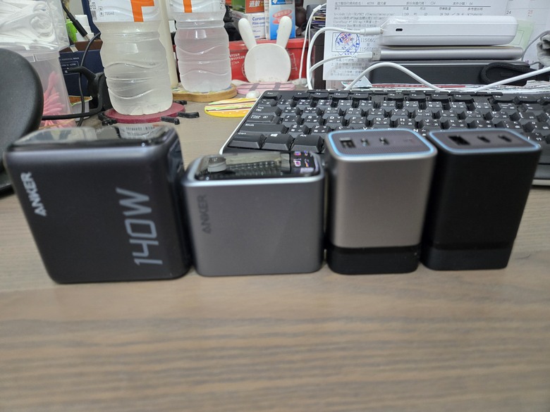 ANKER Prime 智顯充 Pro+ 160W 3接口 智慧屏顯充電器 全協議中國金標版