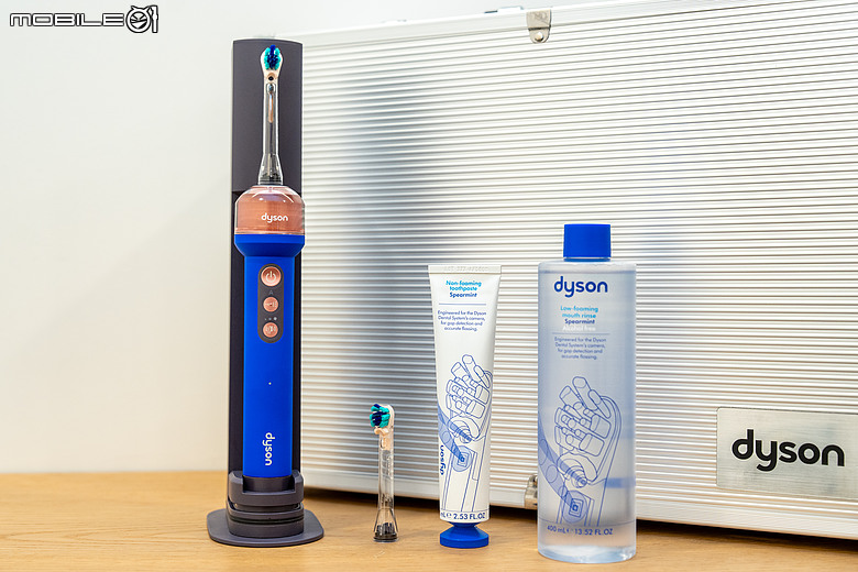 Dyson CameraJet 微鏡噴射電動牙刷登場｜牙刷也有鏡頭＋AI，還能自動噴射漱口水！高單價挑戰旗艦潔牙市場