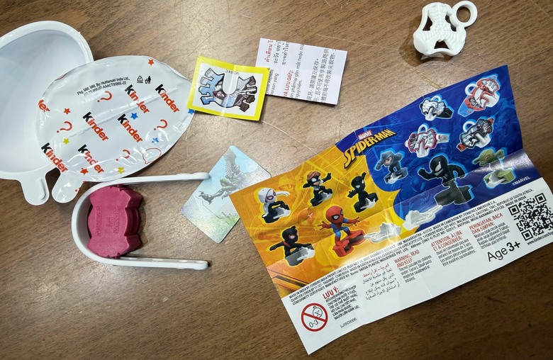 蜘蛛人迷注意!健達奇趣蛋 × MARVEL 蜘蛛人系列開箱|一盒3顆會抽到誰?