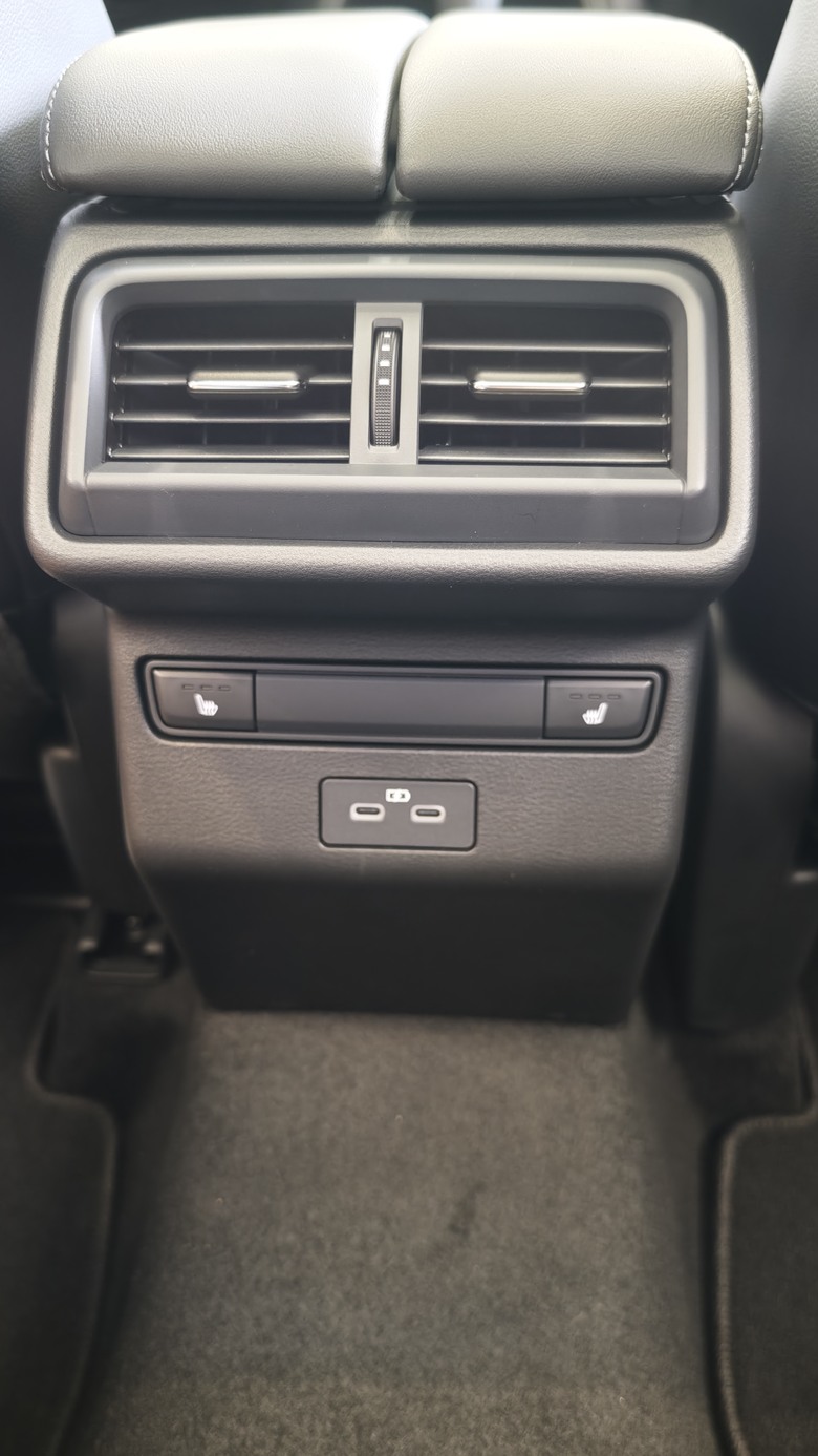 趕在展間第一天上架來看All New CX-5的賞車心得分享~~